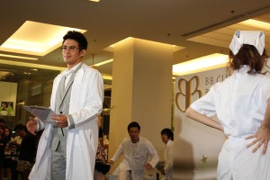 bb-presenter-eyelids-surgery-event-paragon-aug11-38 ต่าย ณัฐพล ร่วมการแสดงโชว์ในงานเปิดตัว BB Presenter ตามหาคนไร้เหล่าเต๊ง